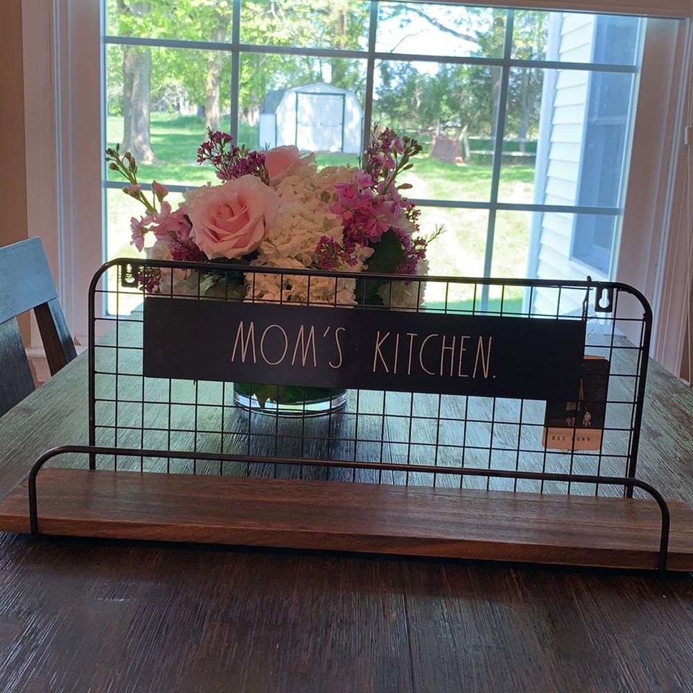 Rae Dunn, Moms kitchen shelf